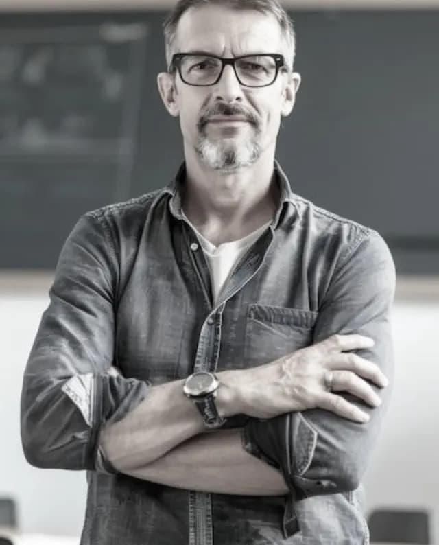 مها منير عمرو